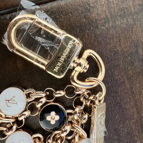 Designer-Inspired bracelet - Picture 5 of 8